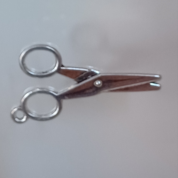 Scissor Charm - Picture 7 of 7